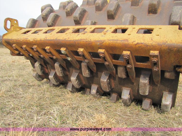 image for item B2183 Case WA60L vibratory sheeps foot roller