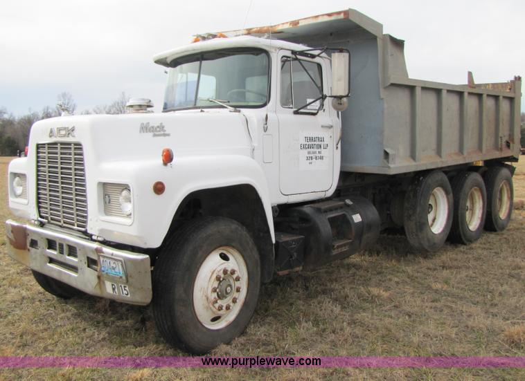 image for item B2184 1985 Mack R686ST dump truck
