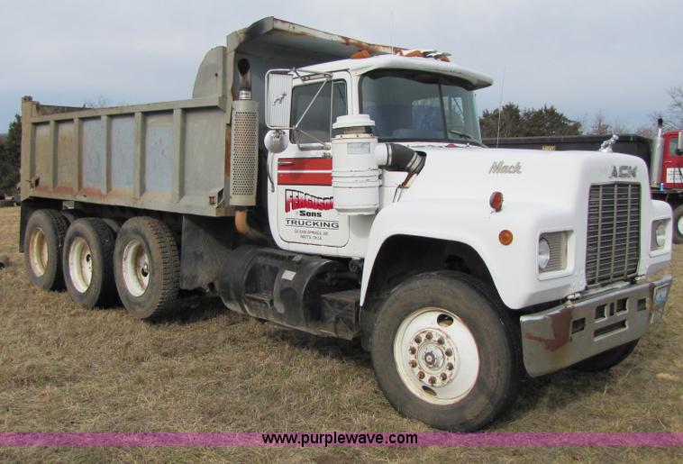 image for item B2184 1985 Mack R686ST dump truck