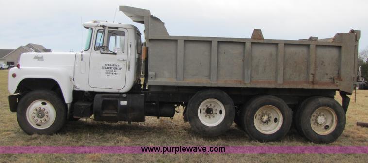 image for item B2184 1985 Mack R686ST dump truck
