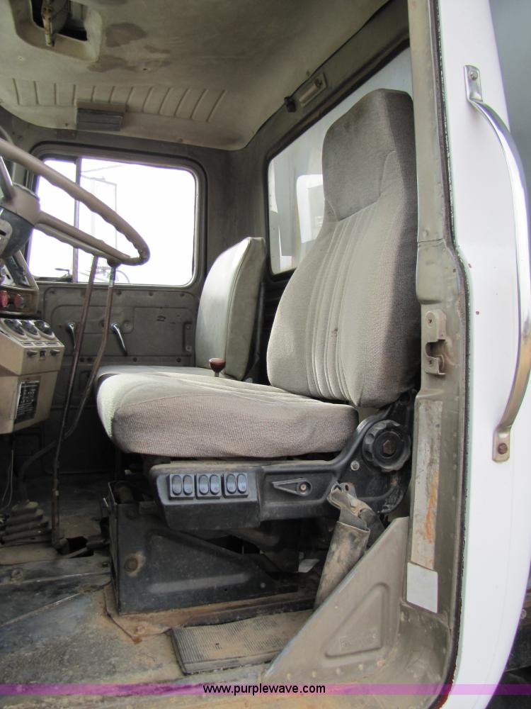 image for item B2184 1985 Mack R686ST dump truck