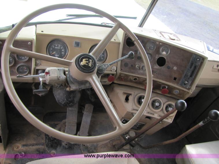 image for item B2184 1985 Mack R686ST dump truck