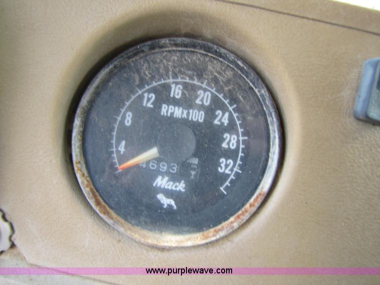 image for item B2184 1985 Mack R686ST dump truck