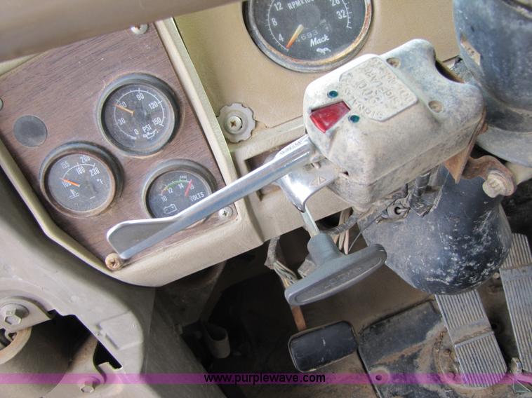 image for item B2184 1985 Mack R686ST dump truck