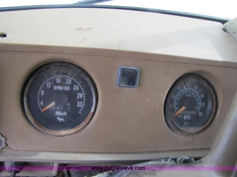 image for item B2184 1985 Mack R686ST dump truck