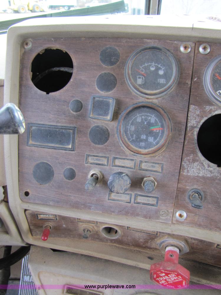 image for item B2184 1985 Mack R686ST dump truck