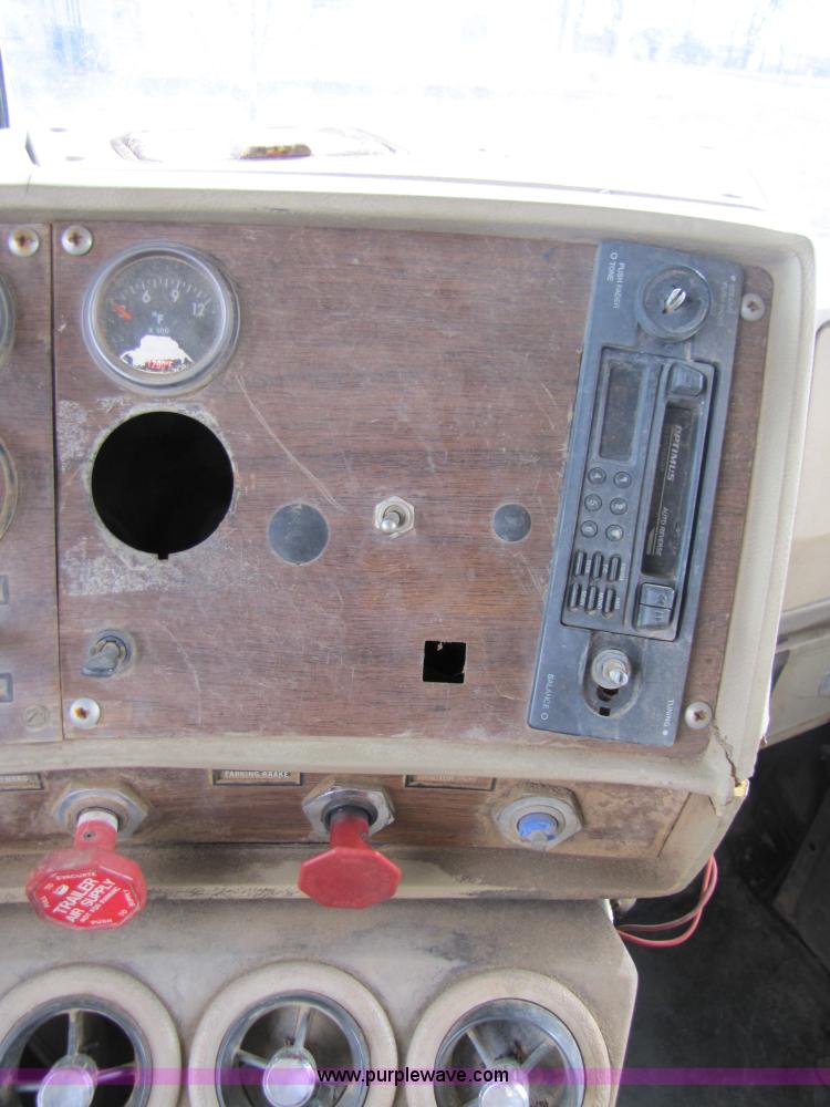 image for item B2184 1985 Mack R686ST dump truck