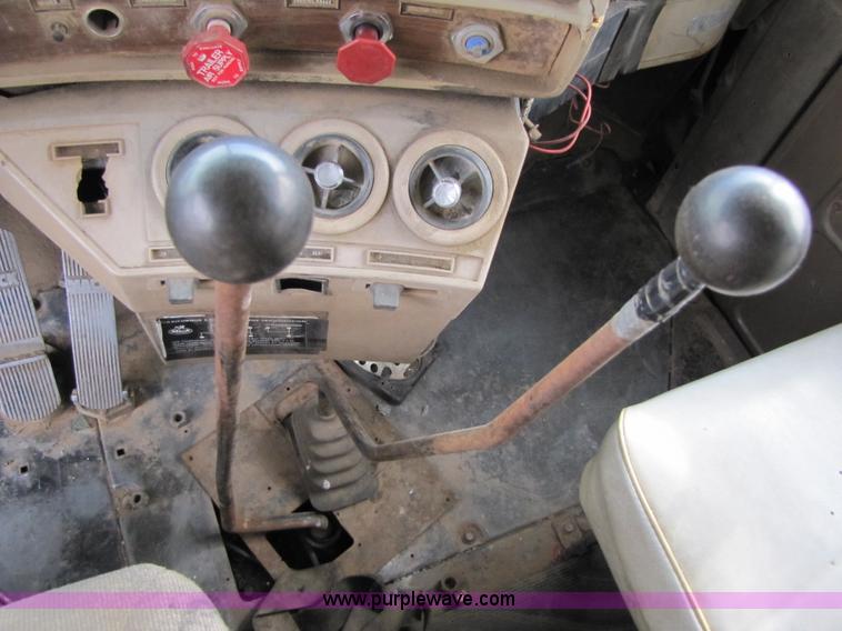 image for item B2184 1985 Mack R686ST dump truck