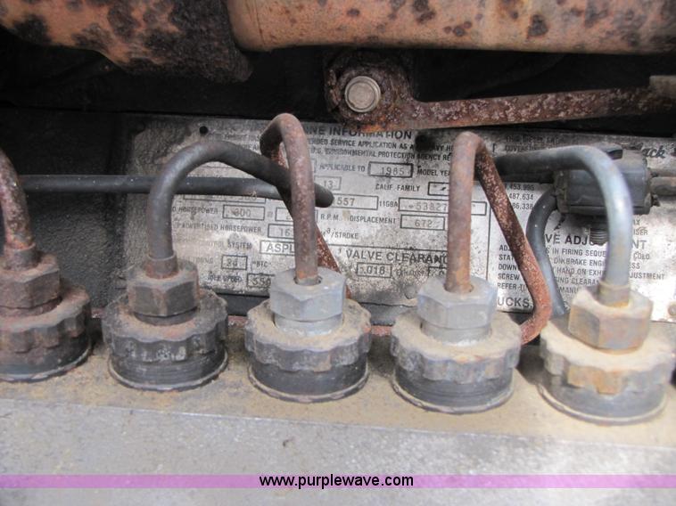 image for item B2184 1985 Mack R686ST dump truck