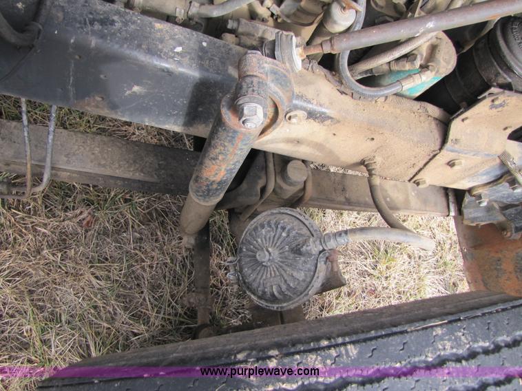 image for item B2184 1985 Mack R686ST dump truck