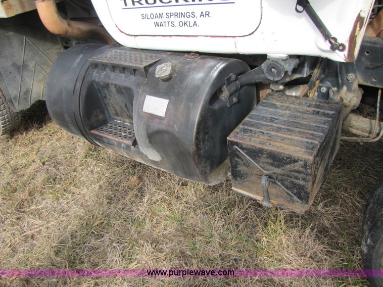 image for item B2184 1985 Mack R686ST dump truck