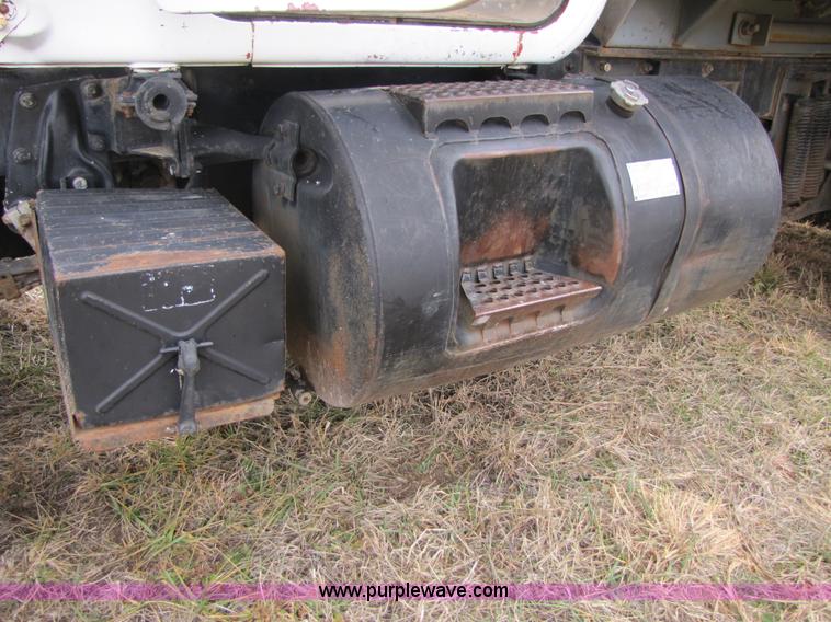 image for item B2184 1985 Mack R686ST dump truck