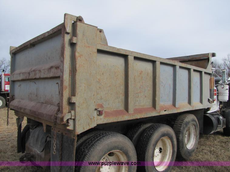 image for item B2184 1985 Mack R686ST dump truck