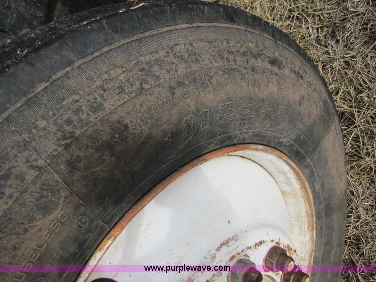 image for item B2184 1985 Mack R686ST dump truck