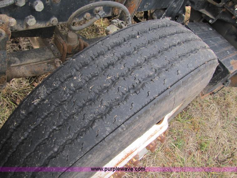 image for item B2184 1985 Mack R686ST dump truck