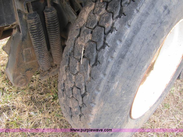 image for item B2184 1985 Mack R686ST dump truck