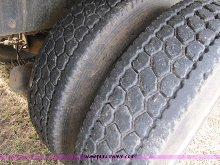 image for item B2184 1985 Mack R686ST dump truck