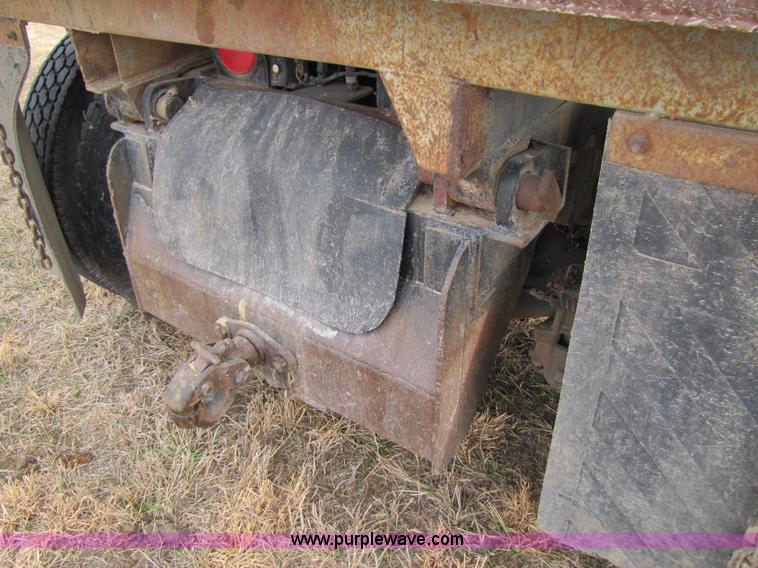 image for item B2184 1985 Mack R686ST dump truck