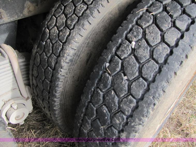 image for item B2184 1985 Mack R686ST dump truck