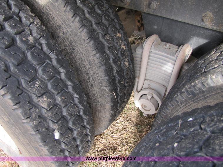 image for item B2184 1985 Mack R686ST dump truck