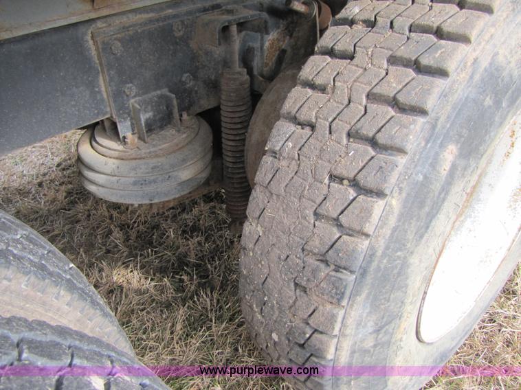 image for item B2184 1985 Mack R686ST dump truck