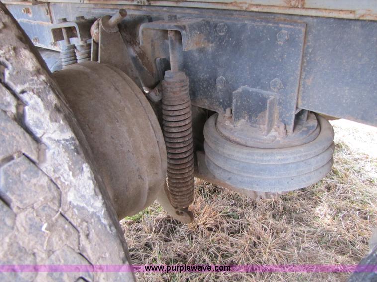 image for item B2184 1985 Mack R686ST dump truck
