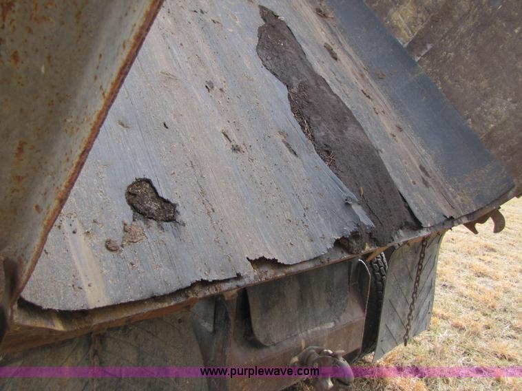 image for item B2184 1985 Mack R686ST dump truck