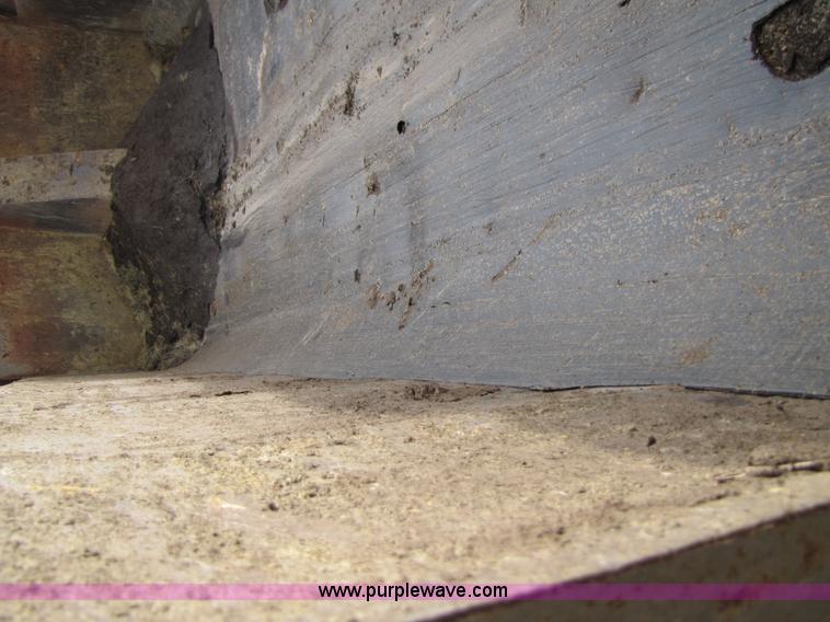 image for item B2184 1985 Mack R686ST dump truck