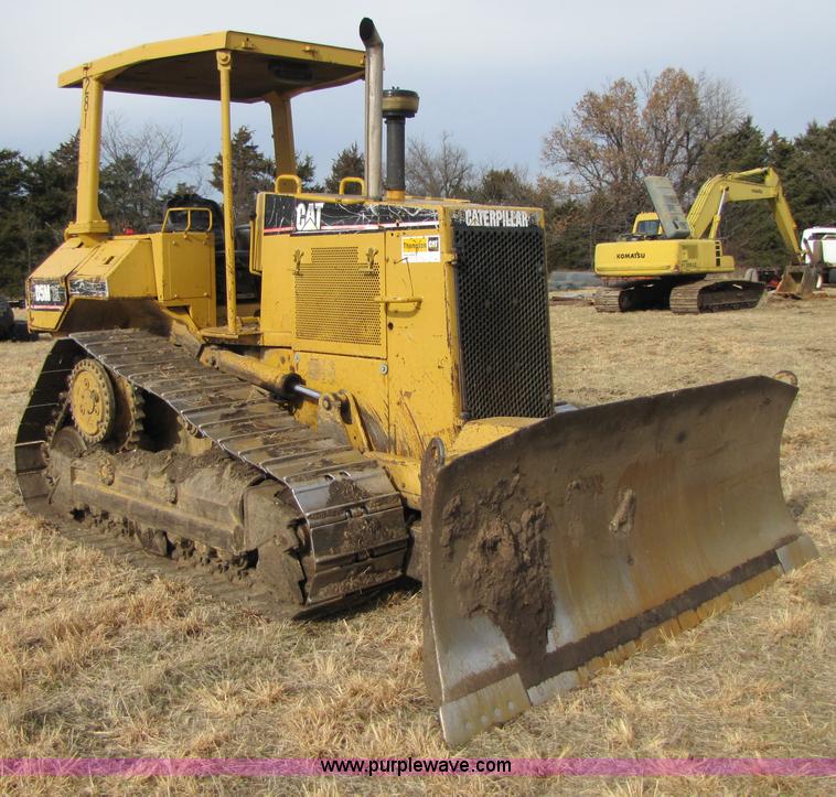 image for item B2185 1997 Caterpillar D5M XL dozer