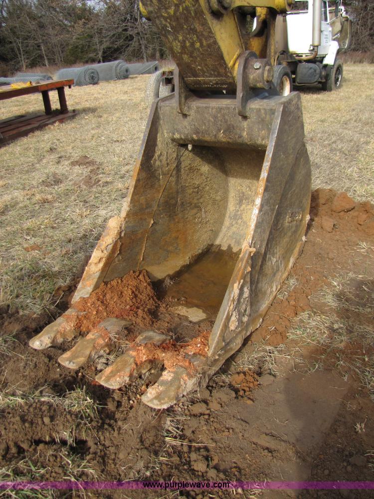 image for item B2186 1996 Komatsu PC200LC-6L excavator