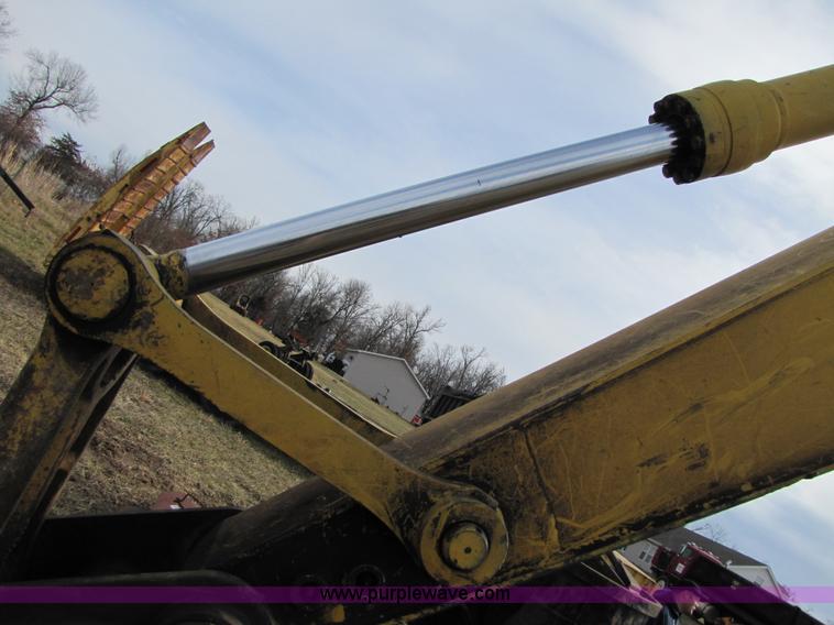 image for item B2186 1996 Komatsu PC200LC-6L excavator