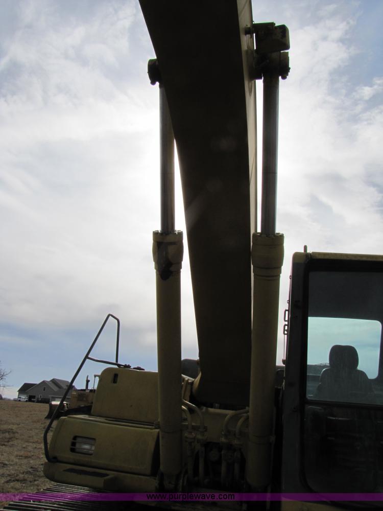 image for item B2186 1996 Komatsu PC200LC-6L excavator