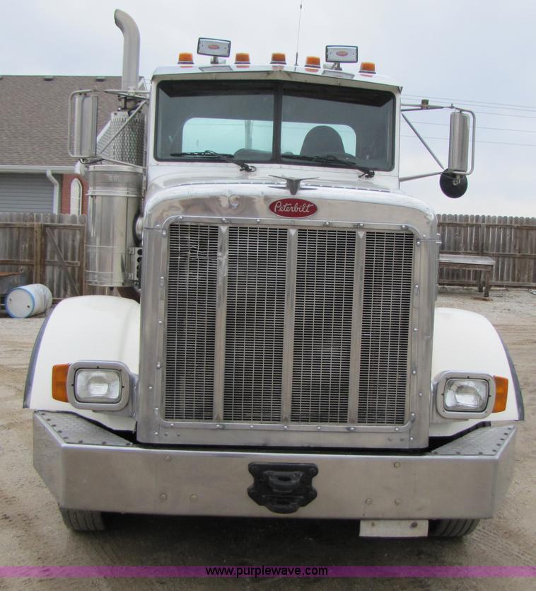 image for item B2188 1997 Peterbilt 357 semi truck