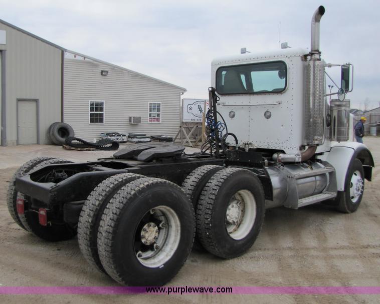 image for item B2188 1997 Peterbilt 357 semi truck