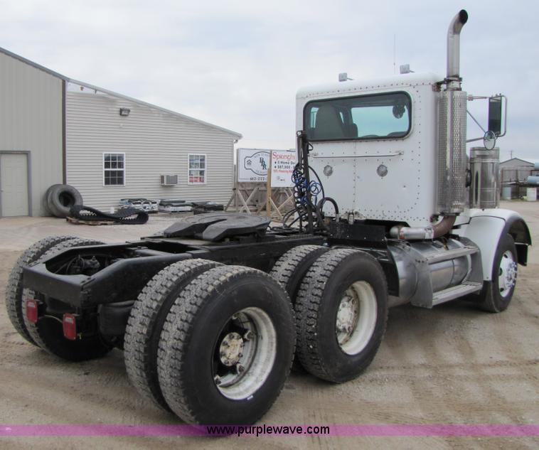 image for item B2188 1997 Peterbilt 357 semi truck
