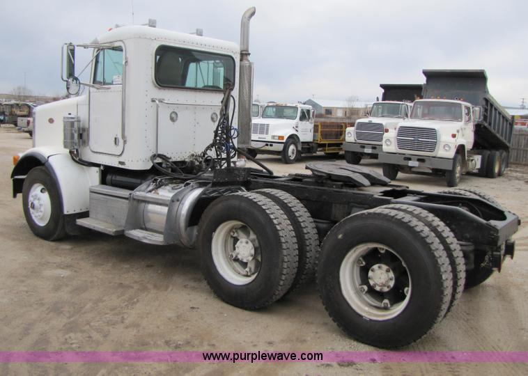 image for item B2188 1997 Peterbilt 357 semi truck