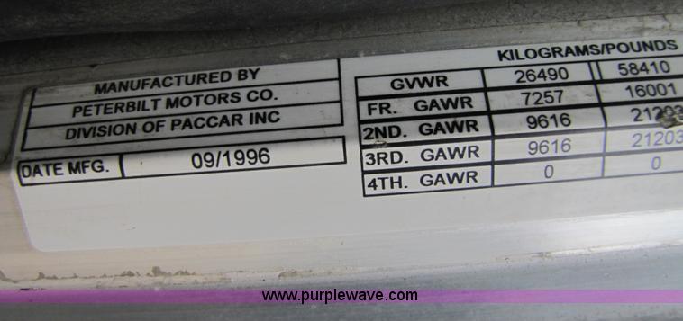 image for item B2188 1997 Peterbilt 357 semi truck