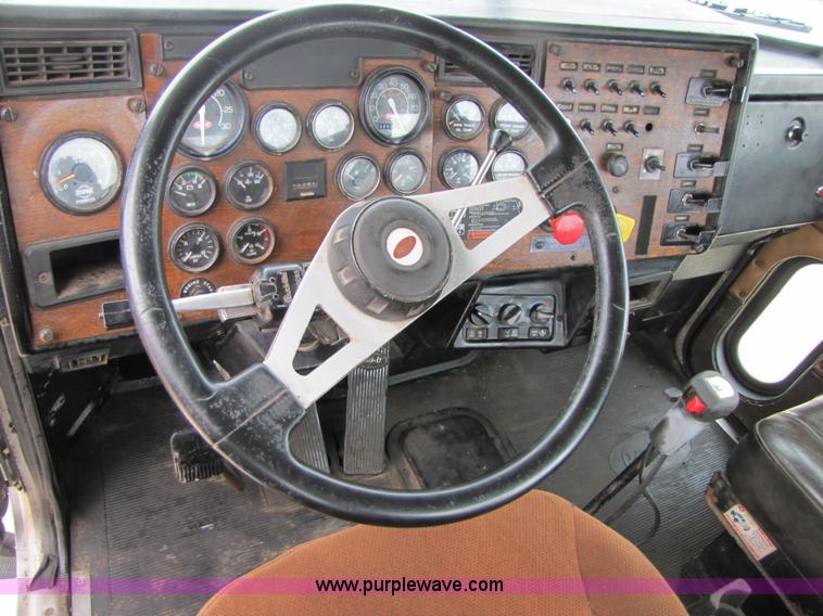 image for item B2188 1997 Peterbilt 357 semi truck