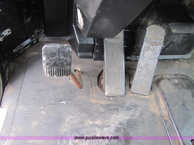 image for item B2188 1997 Peterbilt 357 semi truck