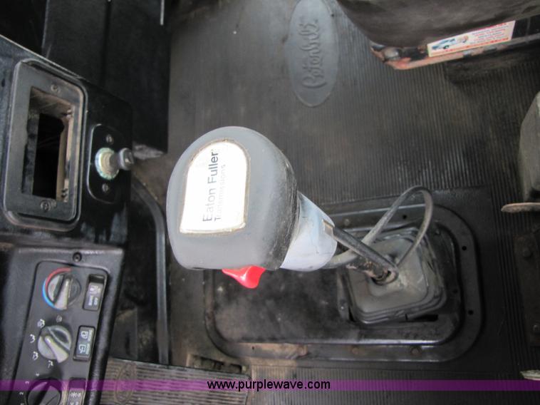 image for item B2188 1997 Peterbilt 357 semi truck