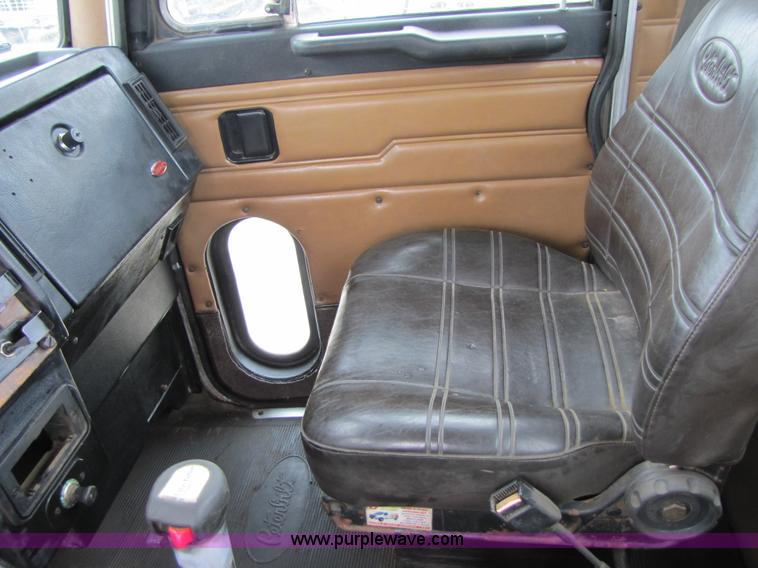 image for item B2188 1997 Peterbilt 357 semi truck