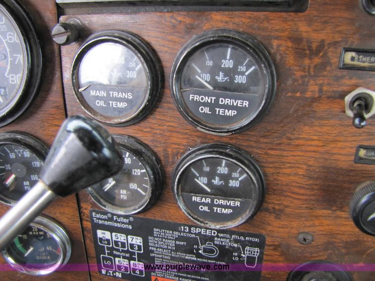 image for item B2188 1997 Peterbilt 357 semi truck