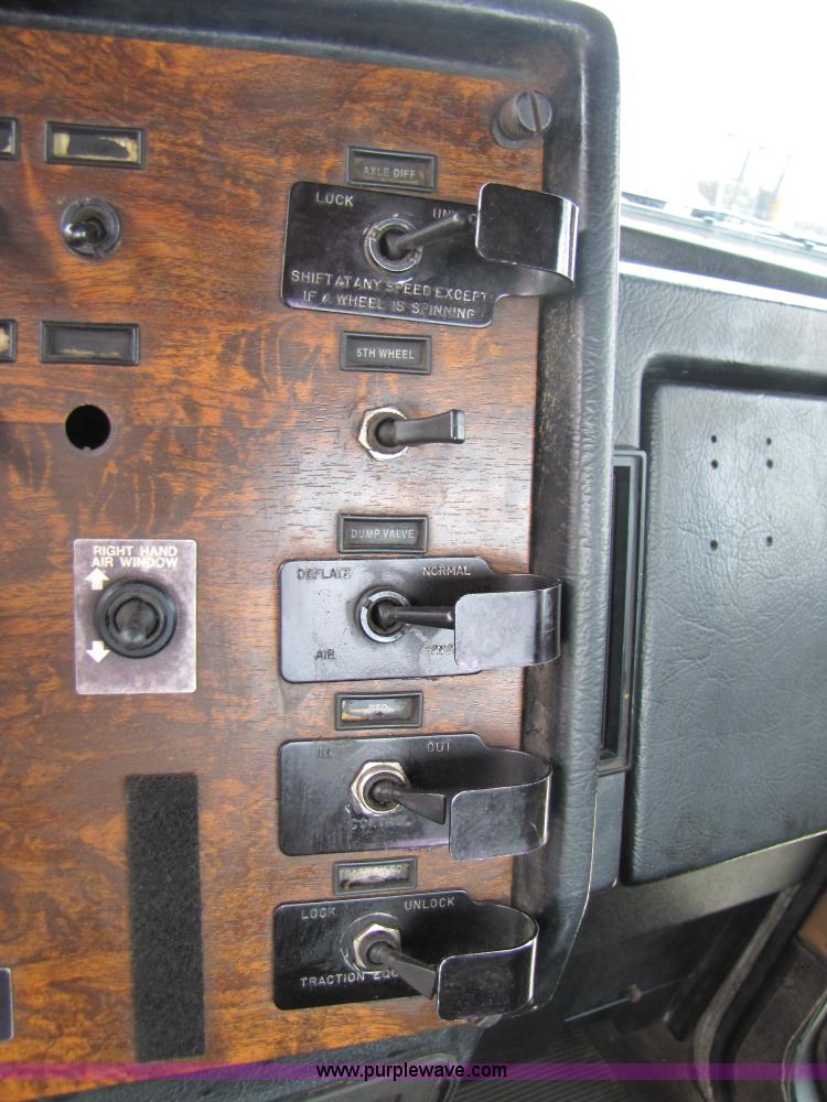 image for item B2188 1997 Peterbilt 357 semi truck