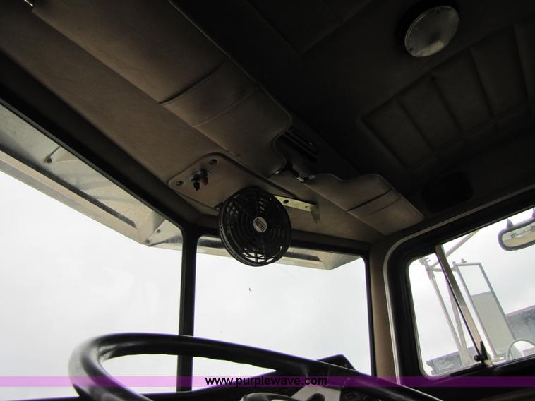 image for item B2188 1997 Peterbilt 357 semi truck