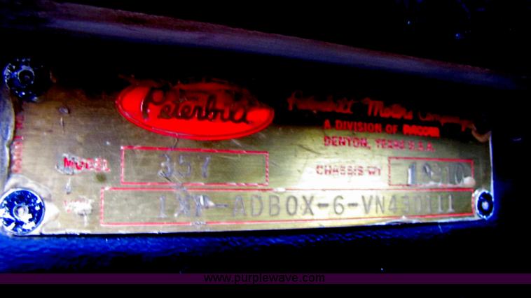 image for item B2188 1997 Peterbilt 357 semi truck