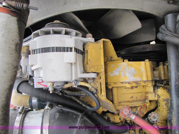 image for item B2188 1997 Peterbilt 357 semi truck