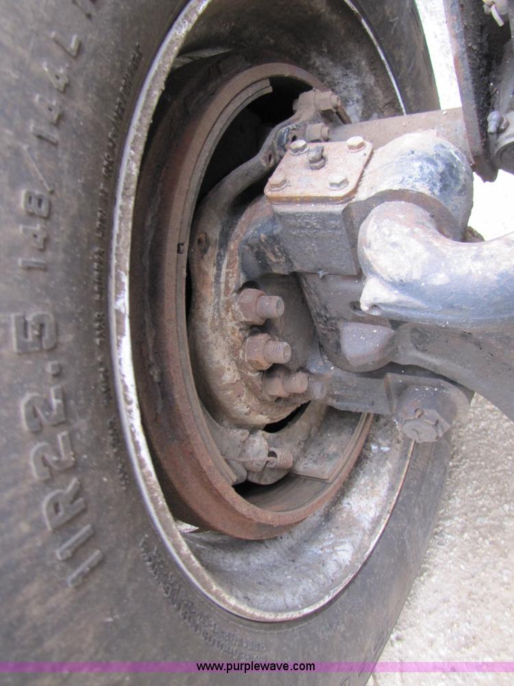 image for item B2188 1997 Peterbilt 357 semi truck