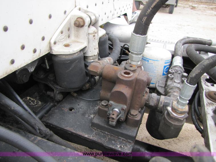 image for item B2188 1997 Peterbilt 357 semi truck