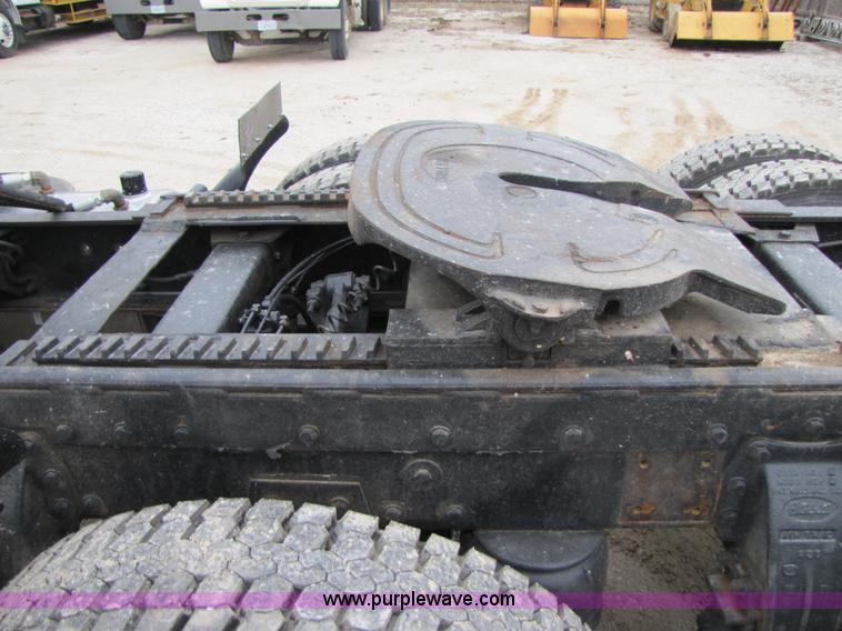 image for item B2188 1997 Peterbilt 357 semi truck