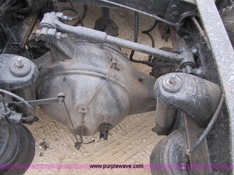 image for item B2188 1997 Peterbilt 357 semi truck